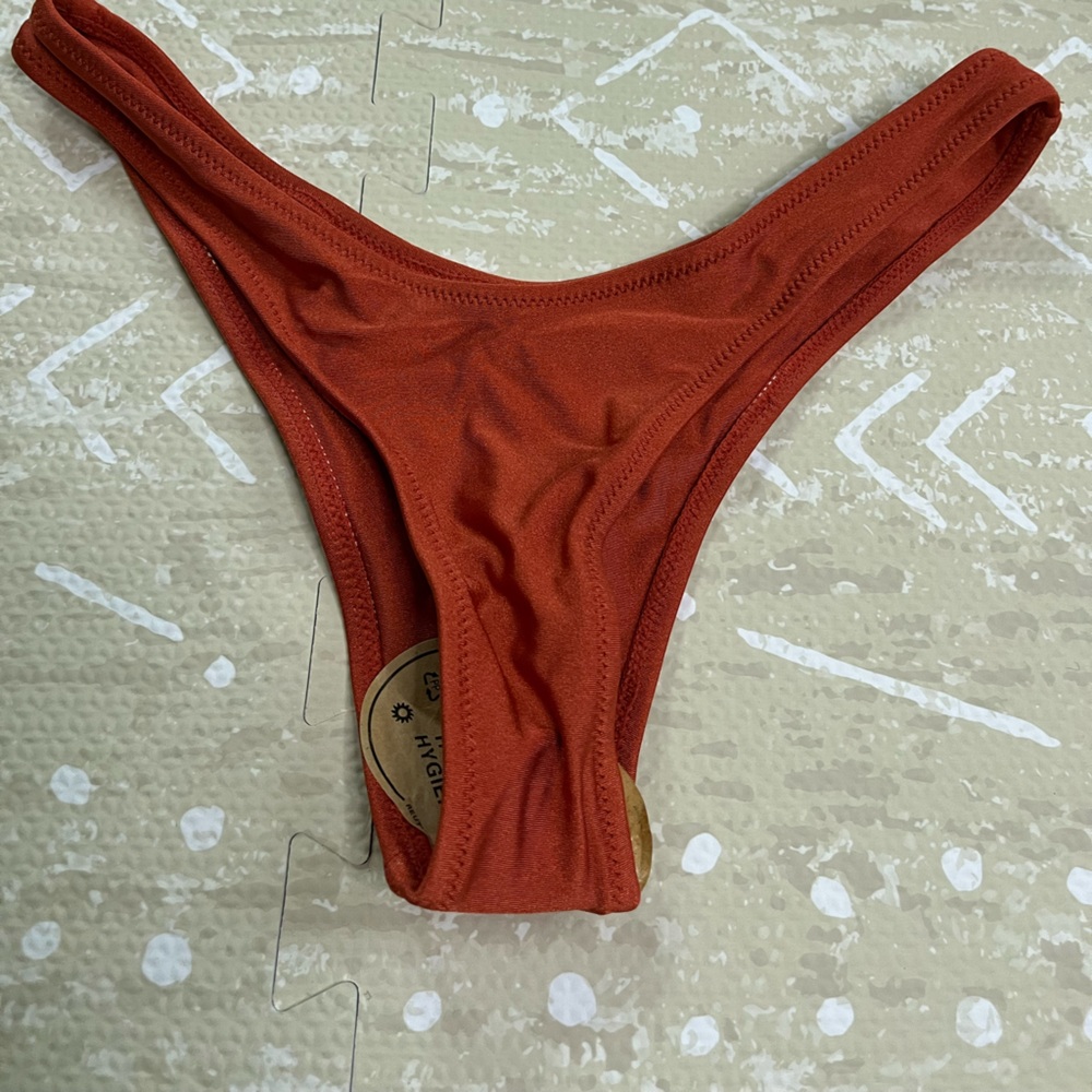 Women’s high wasted cheeky bikini bottom
